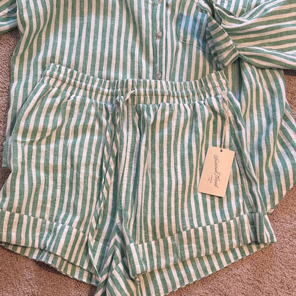 Universal Thread Green and White Striped Women Shorts